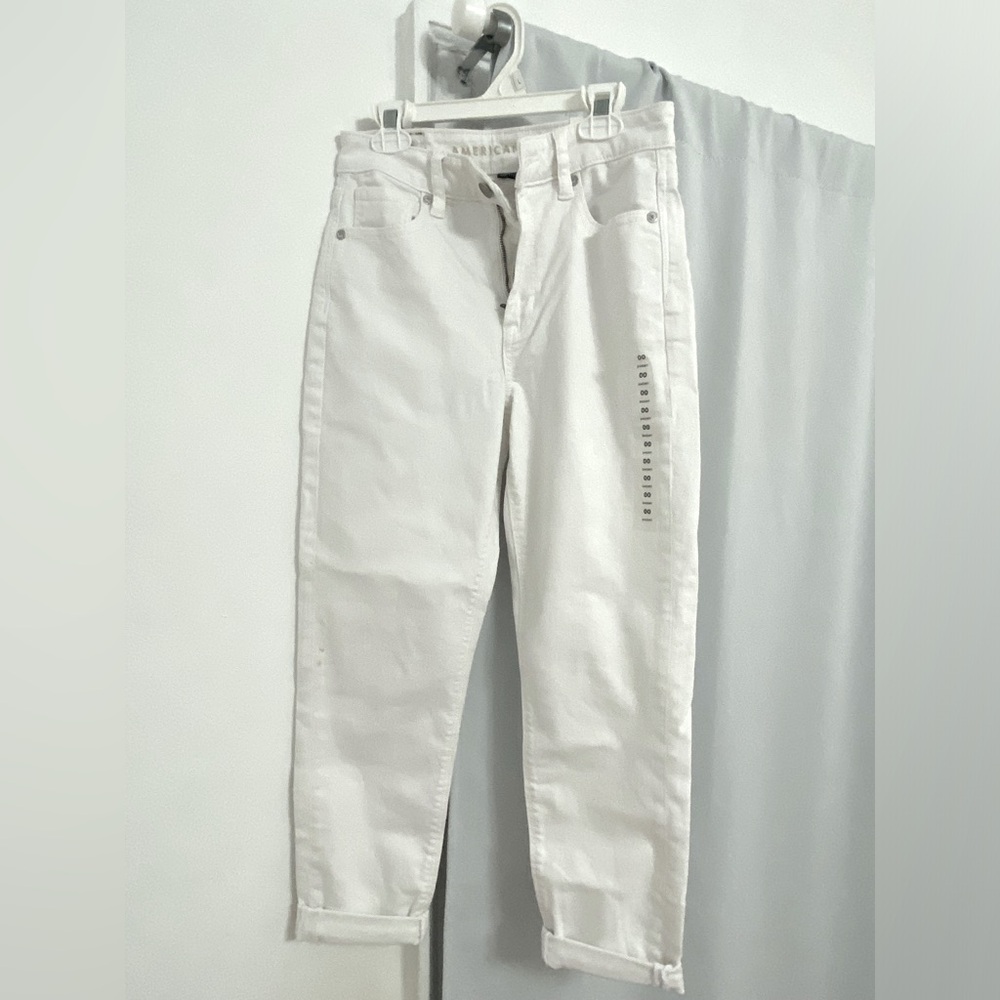 American Eagle White Mom Jeans